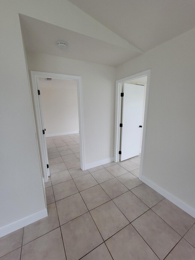 Building Photo - 104 Arrowhead Cir