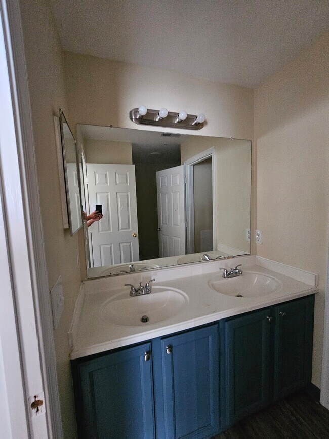 Master Bath - 23 Methwold Ct