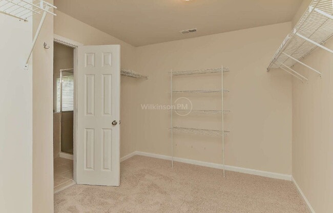 Building Photo - Luxurious 5 Bedroom 3.5 Bathroom for Rent ...