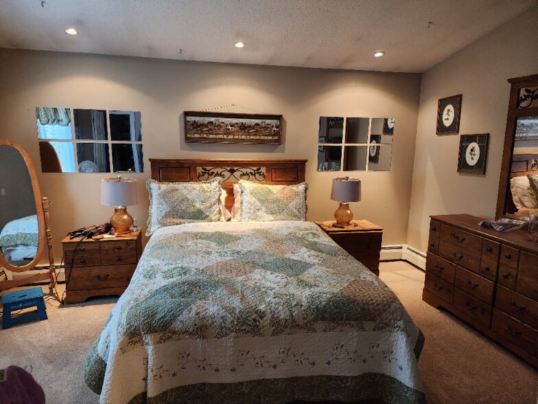 Building Photo - 220 Main St