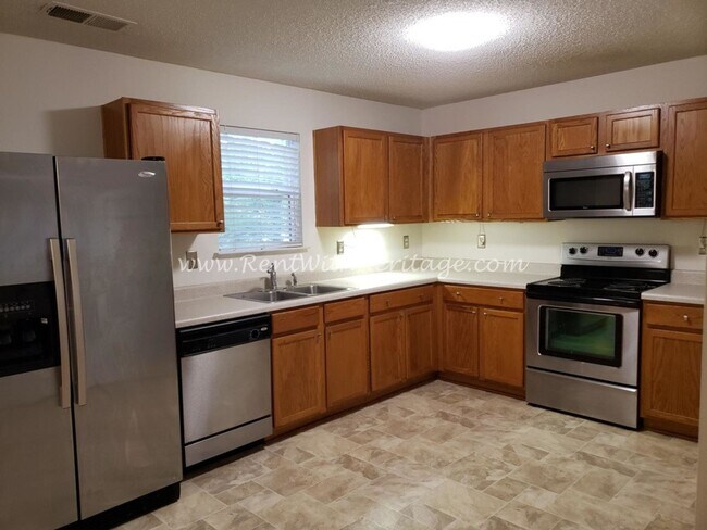 Building Photo - Gorgeous Brick Home with Golf Course / Lake View in Popular Mirror Lake Golf/ Swim / Tennis Subdi...