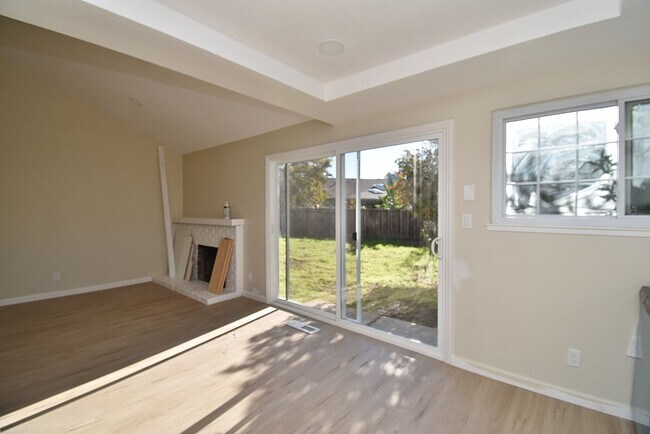 Building Photo - COMING SOON | $4,090 / 4 BR - GORGEOUS REMODELED PARKMONT HOME IN CENTRAL FREMONT