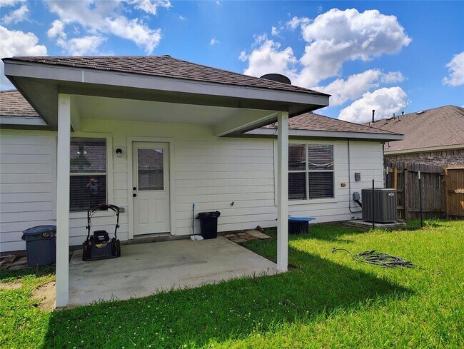 Building Photo - 21411 Forest Colony Dr