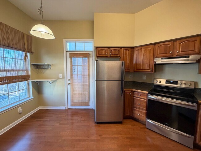 Building Photo - 810 Beverley Dr