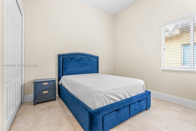 Building Photo - 2665 NW 100th Ave