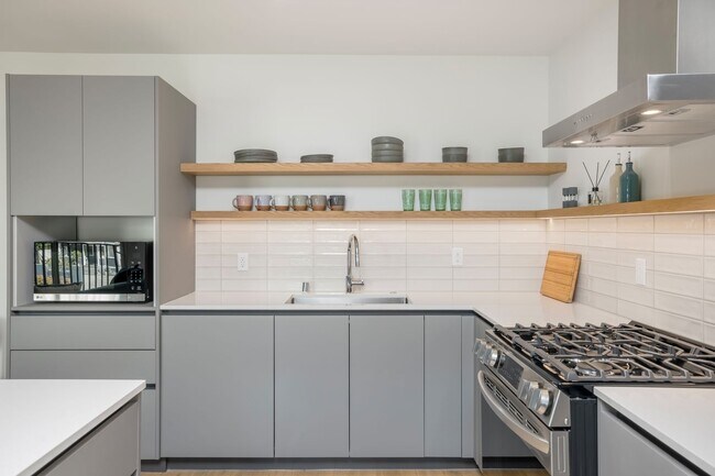 Building Photo - 1422 Tamarind Ave