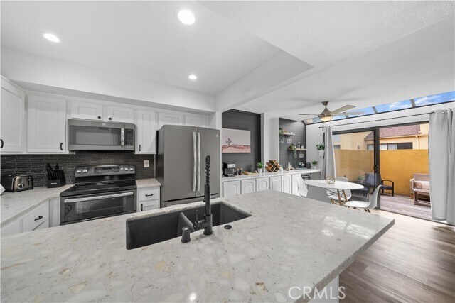 Building Photo - 25712 Le Parc