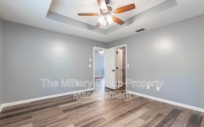 Building Photo - 3390 Millcrest Pl