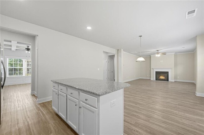 Building Photo - 33 N Village Cir