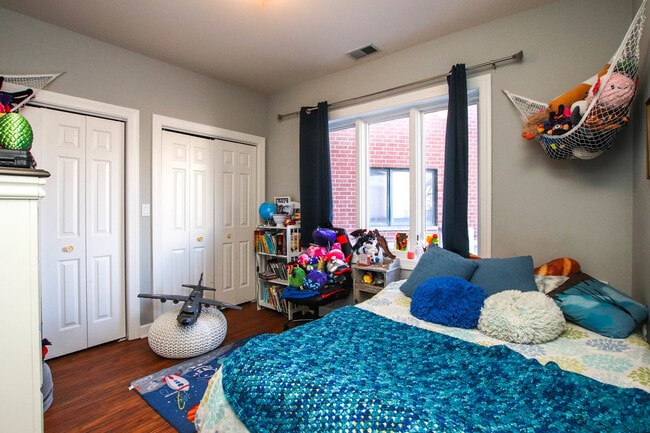 Building Photo - 838 N Racine Ave