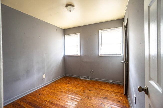 Building Photo - 3005 Ingleside Ave