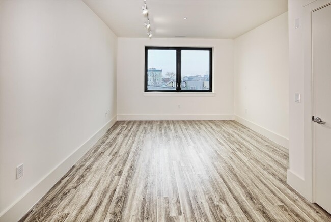Building Photo - 391 Palisade Ave