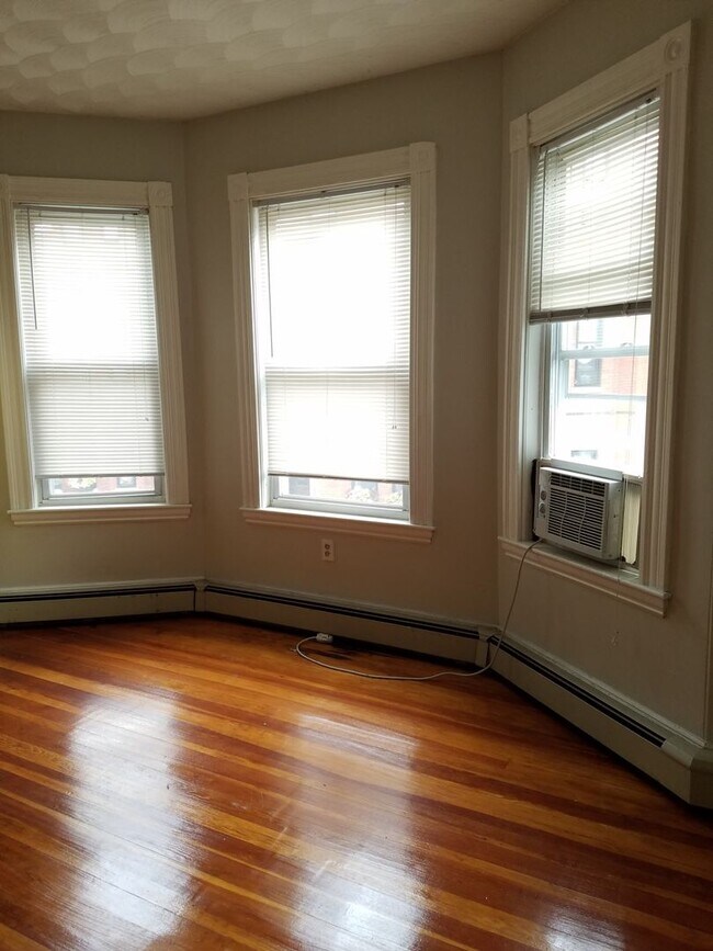 Building Photo - Large 2 Bedroom Plus an Office in Brooklin...