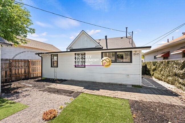 Building Photo - 3 Bedroom Salt Lake Bungalow For Rent