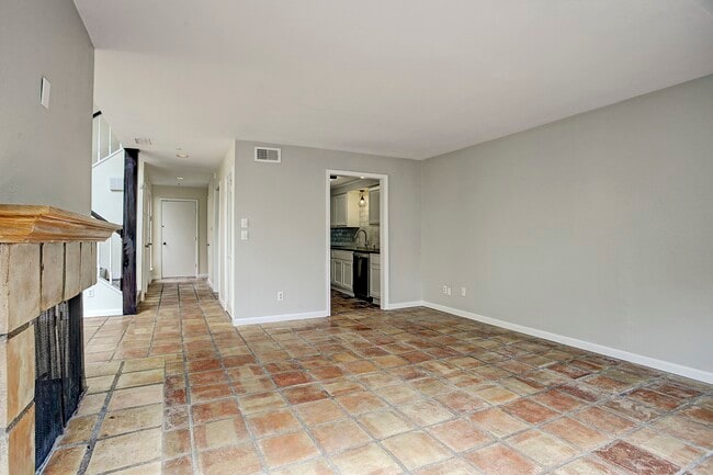 Building Photo - 217 Roy St