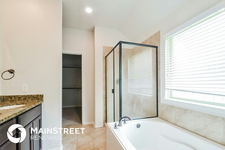 Building Photo - 2008 Lake Harvest Cir