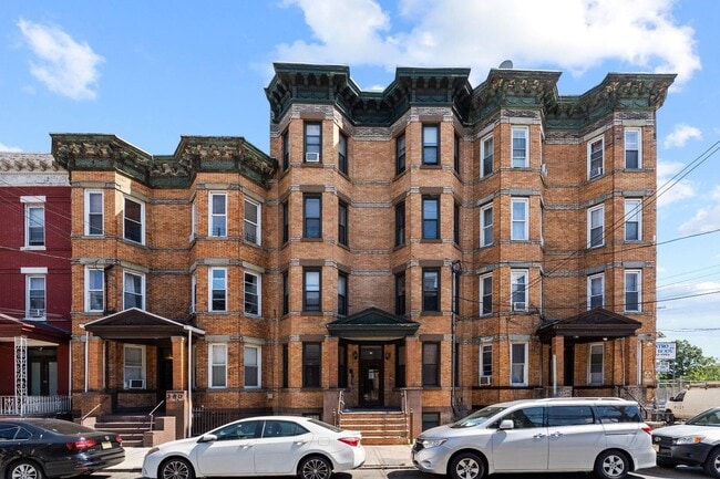 Primary Photo - 378 Baldwin Ave