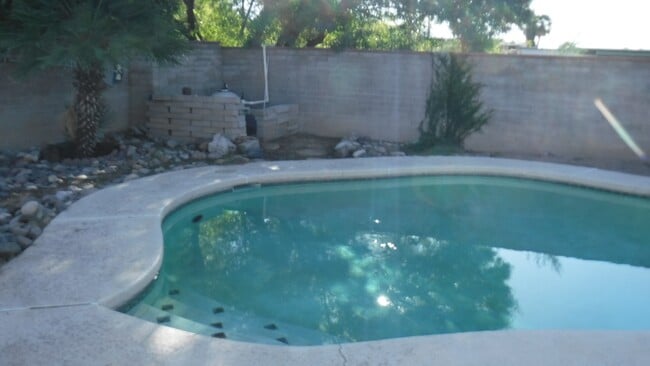 Building Photo - Eastside 4 Bedroom, 2 Bath House w/ Pool f...