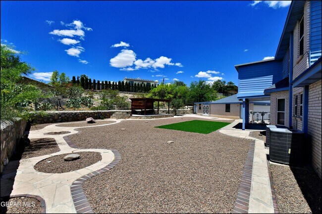 Building Photo - 529 Castlerock Ln