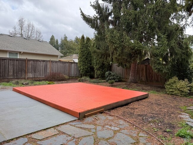 Building Photo - Beautiful 3 bedroom 2.5 bathroom house in a great neighborhood!