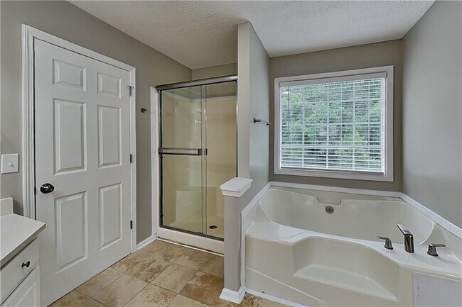 Building Photo - 74 Woodsfield Ln