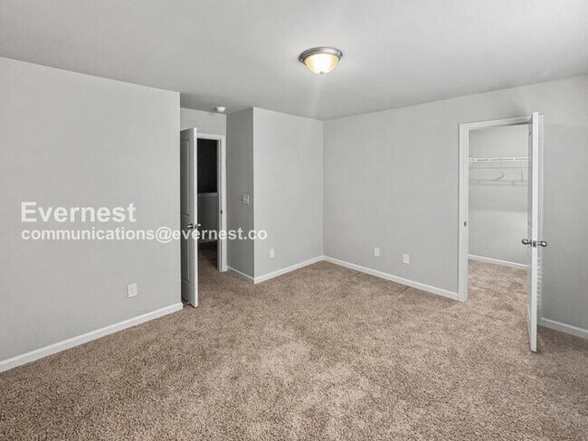 Building Photo - 3 Bed, 2.5 Bath Home with Fenced Yard & Garage / Pet-Friendly / Available Now!