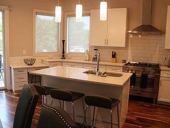 Building Photo - 927 13th Ave S