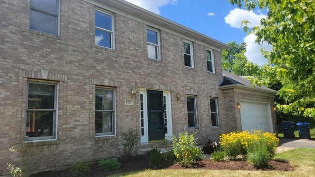 Building Photo - 630 Maple Ct