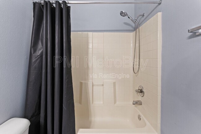 Building Photo - 5873 Fishhawk Ridge Dr