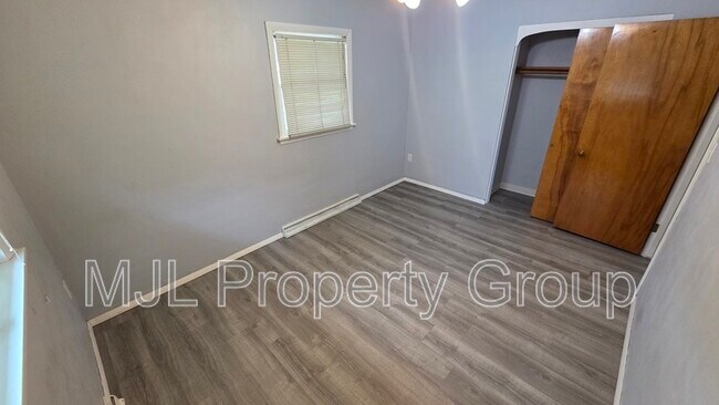 Building Photo - 1512 Robeson Ave