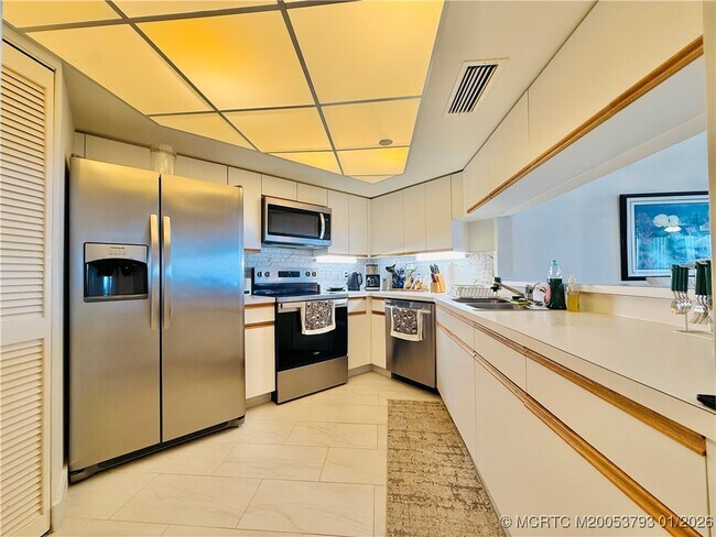 Building Photo - 8800 S Ocean Dr