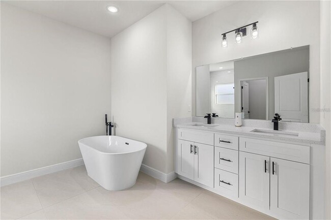 Building Photo - 265 Marion Oaks Manor