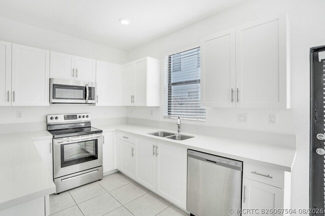 Building Photo - 2839 SW 16th Terrace