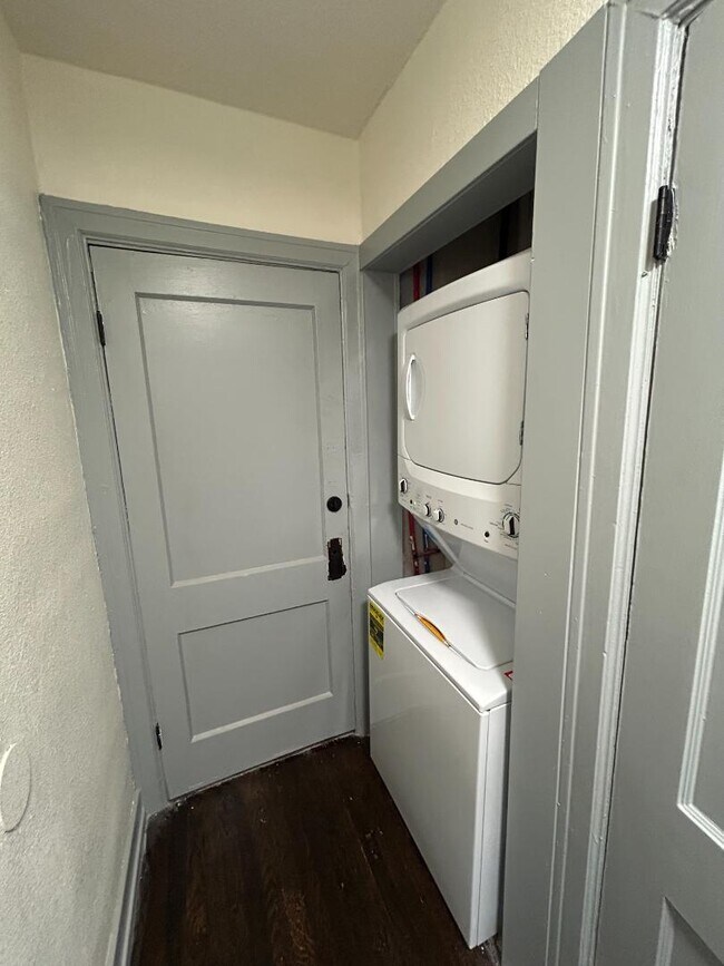 Building Photo - 3708 Summit St