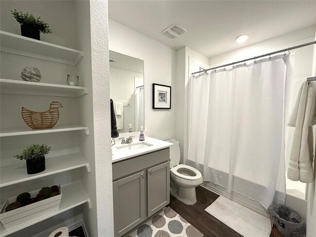 Building Photo - 504 Sandringham Lp