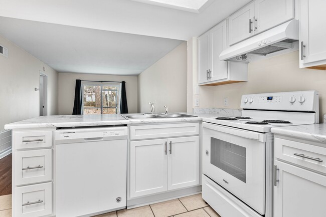 Building Photo - Move-In Ready 2 BR/ 2BA Condo on Southside...