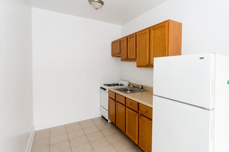 Building Photo - 4856 N Damen Ave