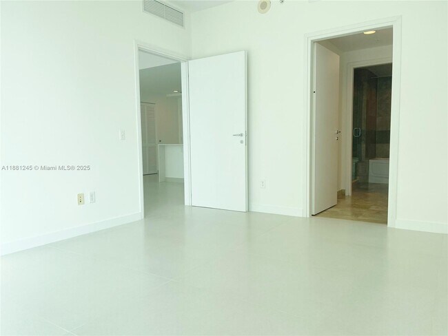 Building Photo - 300 S Biscayne Blvd