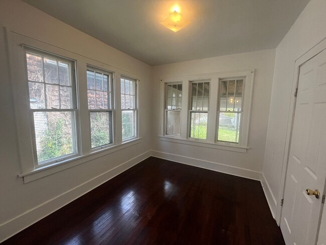 Building Photo - One bedroom in Alton