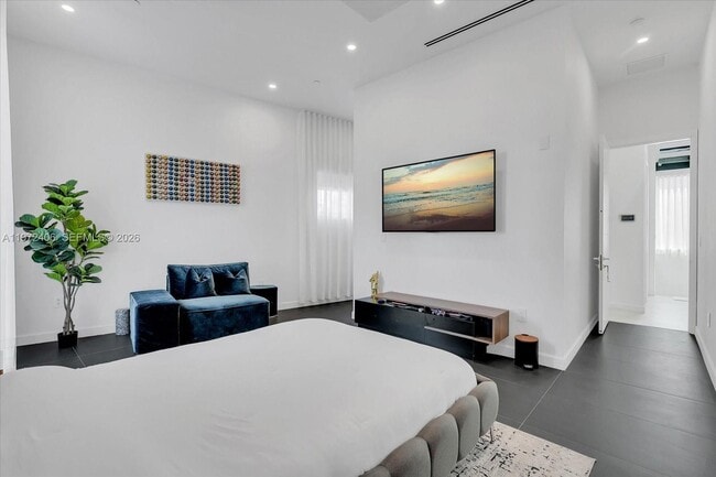 Building Photo - 11 Century Ln