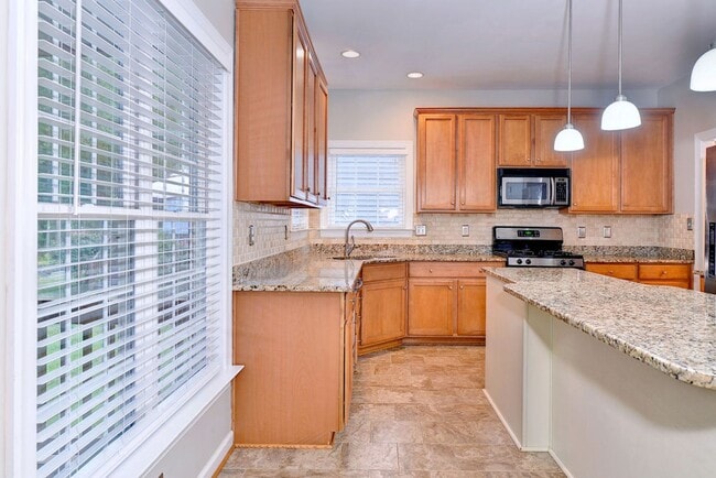Building Photo - Beautiful York County Home!