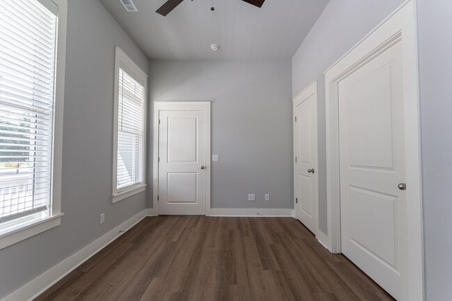 Building Photo - New 3 BR/3.5 BA home in Willow Bend