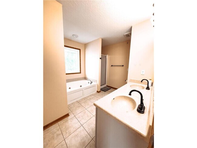 Building Photo - 5080 Yuma Ln N