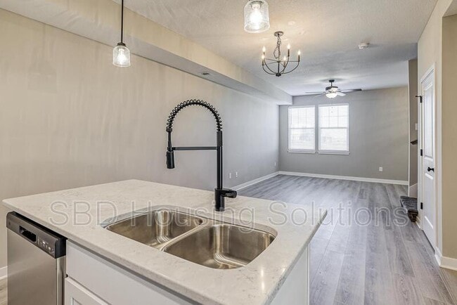 Building Photo - 27405 E Oak View Dr