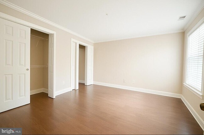 Building Photo - 13407 Shady Knoll Dr