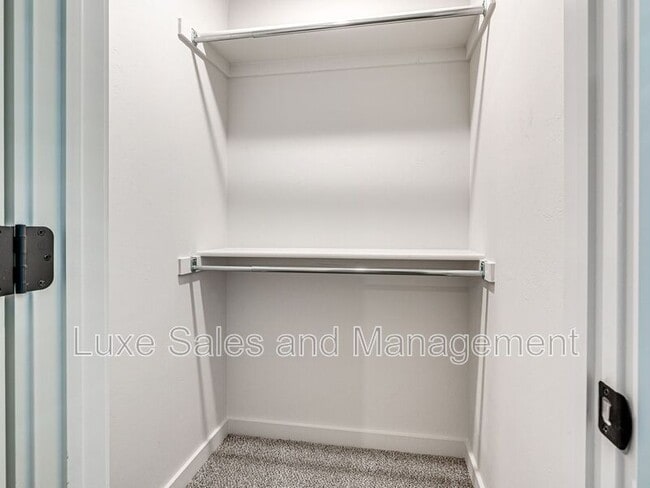 Building Photo - 612 W 2nd St