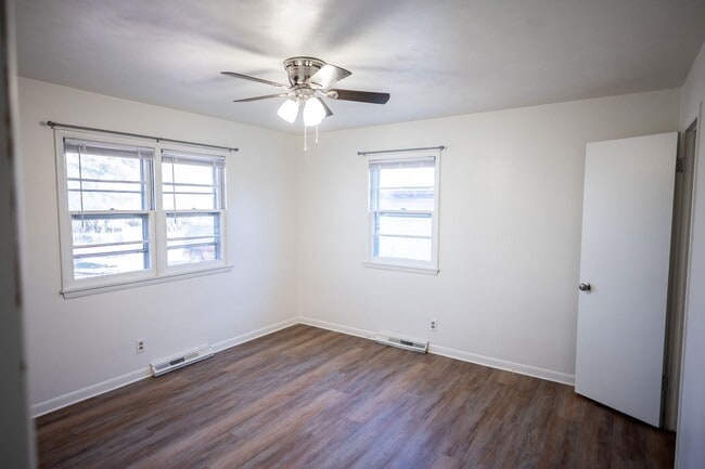 Building Photo - Updated 3-Bedroom Home in Northeast Springfield — Garage & Spacious Backyard