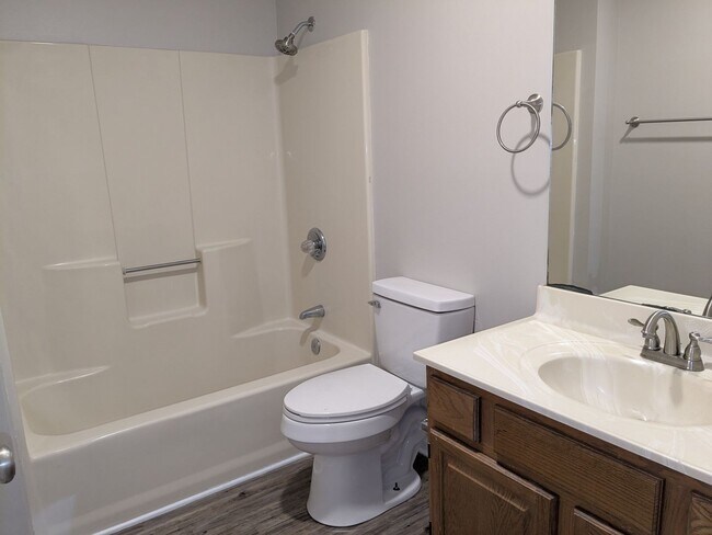 Building Photo - Beautiful 3 Bedroom, 2.5 Bathroom Condo