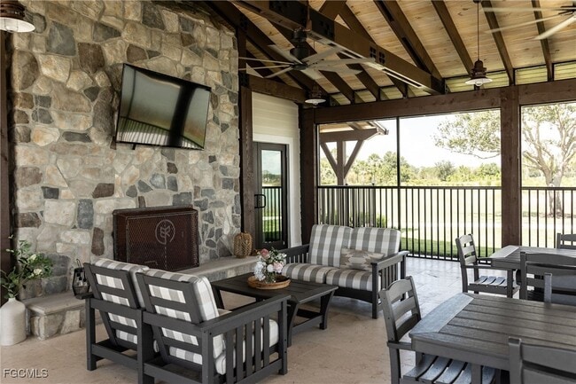 Building Photo - 15275 Grn Acrs Ave