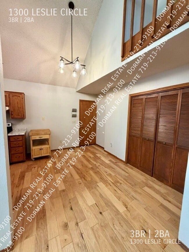 Building Photo - 1300 Leslie Cir